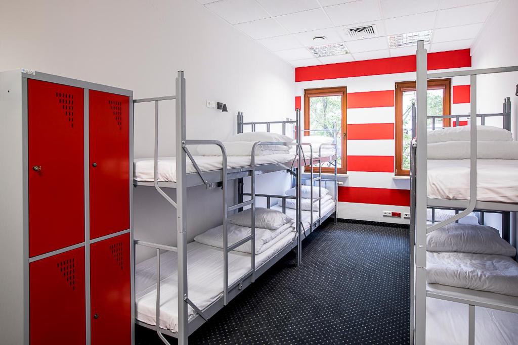 Inbed Hostel Warsaw shower room