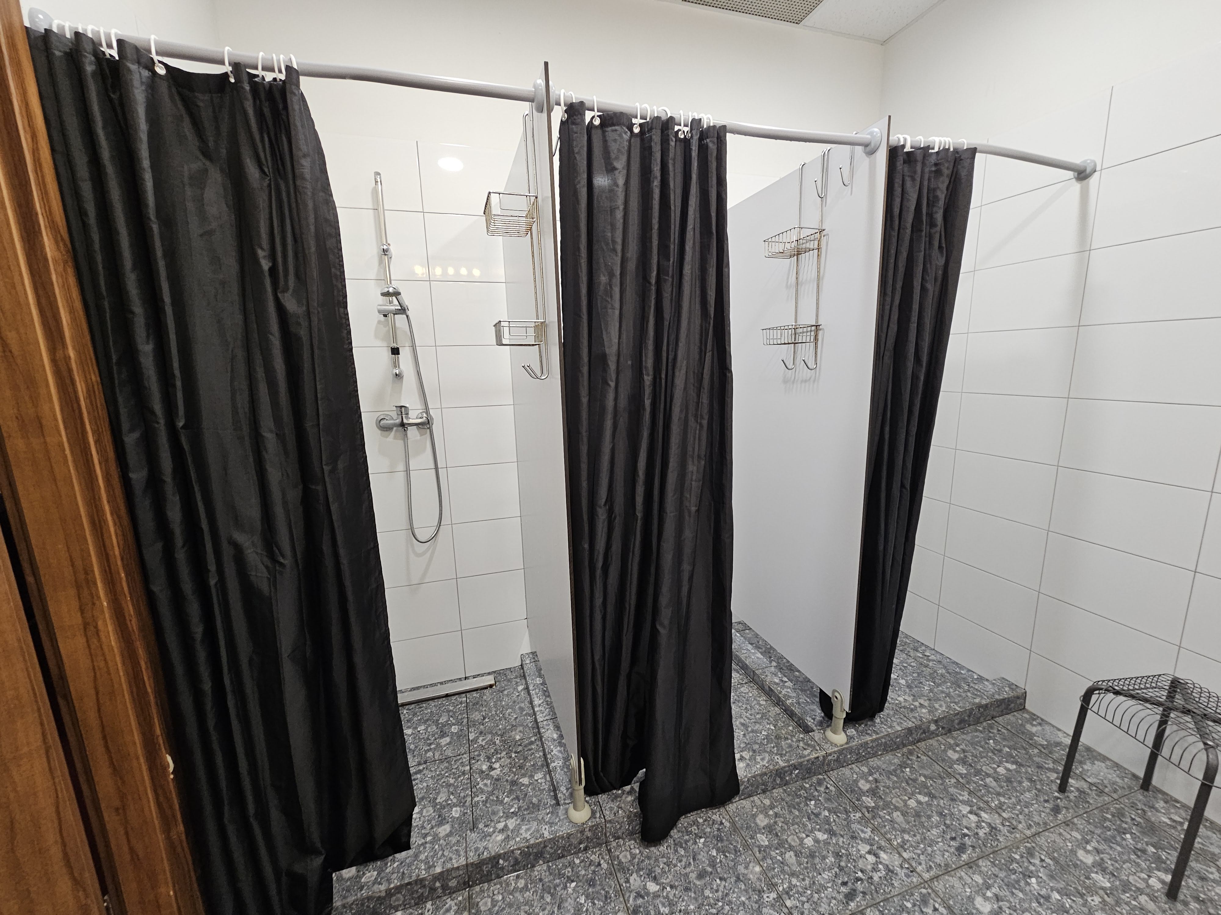 Inbed Hostel Warsaw shower room