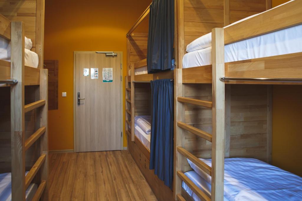 male only room photo